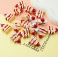 ZAW258 Zawieszki akrylowe z żywicy ciastko ciasto truskawka KAWAII 2szt