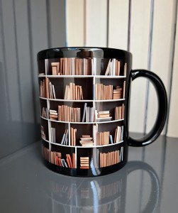 KB10 Czarny kubek ceramiczny z uchem BIBLIOTECZKA 330ml 