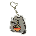 BHM61 Brelok breloczek akrylowy 10,5cm HM Kotek Pusheen i zupa ramen