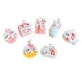 ZAW356 Zawieszki z akrylowej żywicy zwierzątka jellycat kotki Kitty ciastko czekoladka 7szt