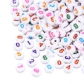 Koraliki literki monetki 7mm cyfry cyferki białe wielokolorowe od 0 do 9 100sztuk