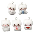 ZAW440 Zawieszki z żywicy happy białe kotki rybka kotek jelly cat 5szt mix