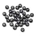 KL49 Koraliki literki alfabet monetki okrągłe czarne 7x4mm 100szt