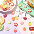 ZAW539 Zawieszki z żywicy owoce owocki guziki kawaii jelly cat 8szt