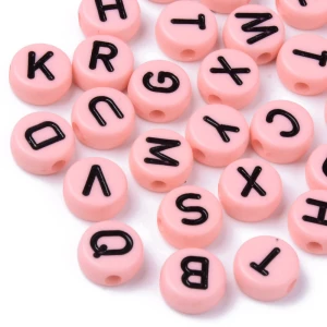 KL55 Koraliki LITERKI LITERY duże alfabet monetki różowe 10mm do bransoletki 50szt