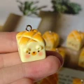 ZAW560 Zawieszki z żywicy tost ser kotek miś kawaii jelly cat 2szt
