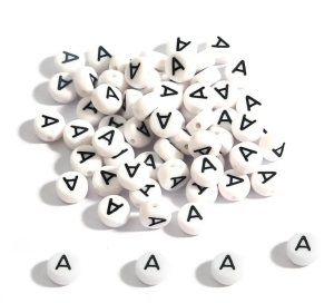 Koraliki literki białe monetki 7mm samogłoski literka litera A 20 sztuk