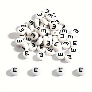 Koraliki literki białe monetki 7mm samogłoski literka litera E 20 sztuk