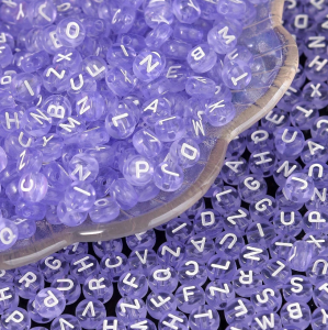 KL3 Koraliki LITERKI LITERY FIOLET transparentny 7mm do bransoletki 100szt