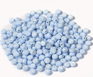 KL6 Koraliki LITERKI LITERY BŁĘKIT pastelowy jasn 7mm do bransoletki 100szt