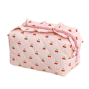 KOS18 Kosmetyczka PINK pikowana FALBANKI WISIENKI COQUETTE 18cm x 10cm