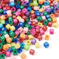Koraliki literki KOLOR kwadratowe 7mm bransoletki mix 50szt