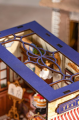 Book nook miniaturowy domek DIY Rolife Leisure Time Tea Room NIEBIESKA HERBACIARNIA