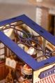 Book nook miniaturowy domek DIY Rolife Leisure Time Tea Room NIEBIESKA HERBACIARNIA